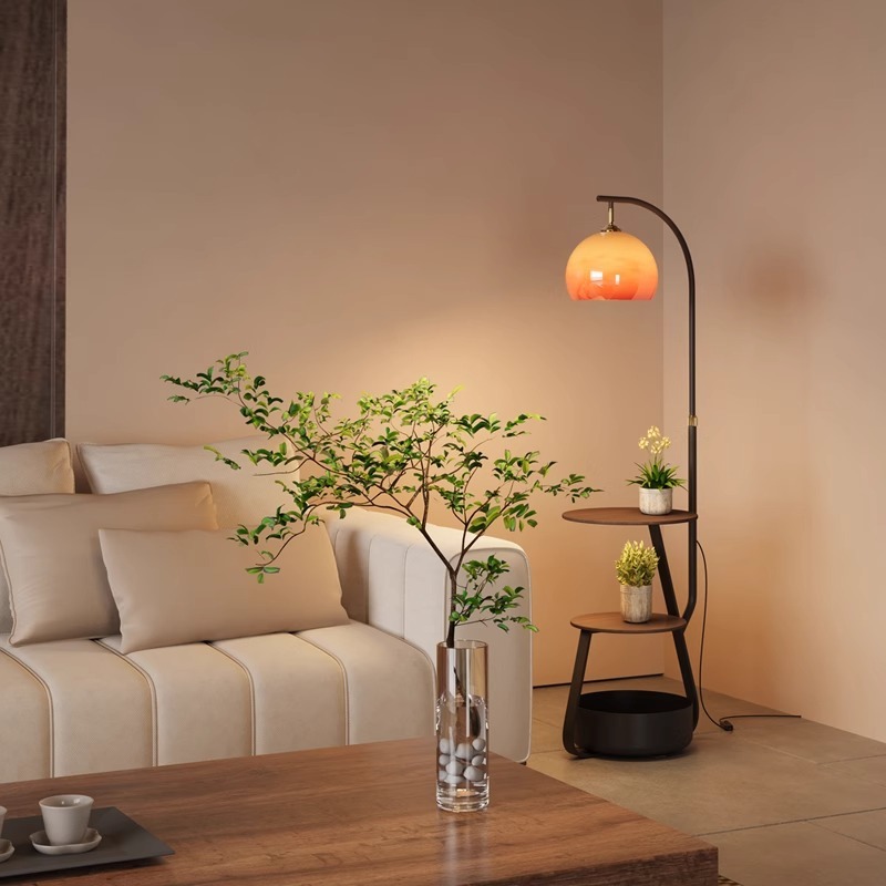 Lampa podłogowa, antyczny stol – Coffee & Tea Difabis recenzja i cena