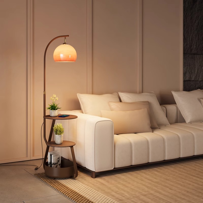 Lampa podłogowa, antyczny stol – Coffee & Tea Difabis recenzja i cena